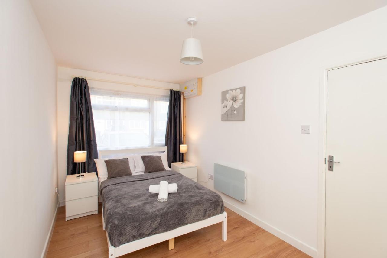 Stunning Four Bedroom House Close To Excel, O2 & Central London With Free Parking Exterior photo